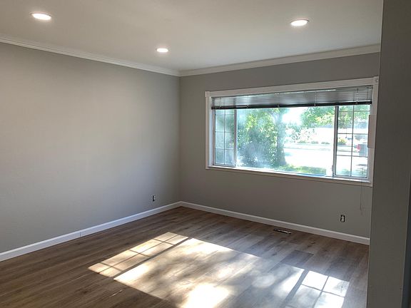5th image of 948 Cera Dr