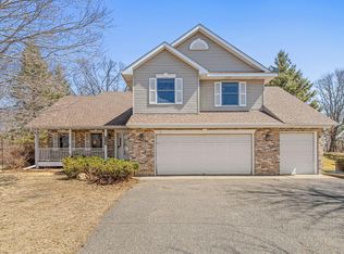 4955 Hillvale Ave N, Oakdale, MN 55128