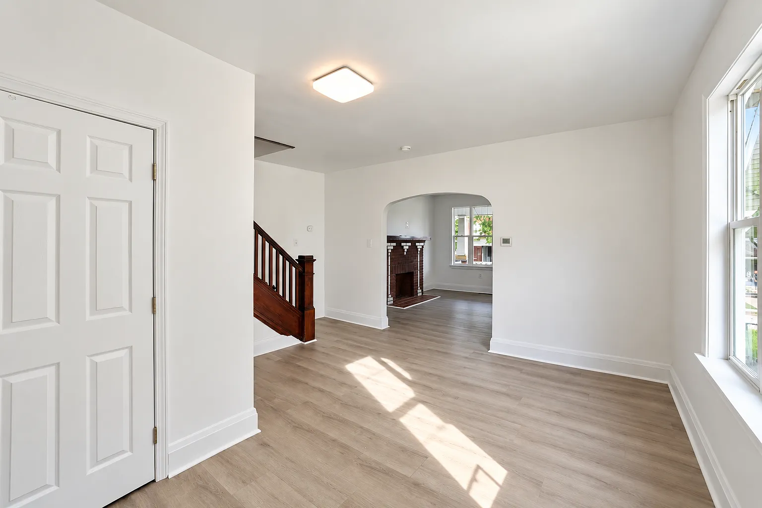 3 bed, 1.5 bath, 2020 sqft, $1,800 — Photo 2