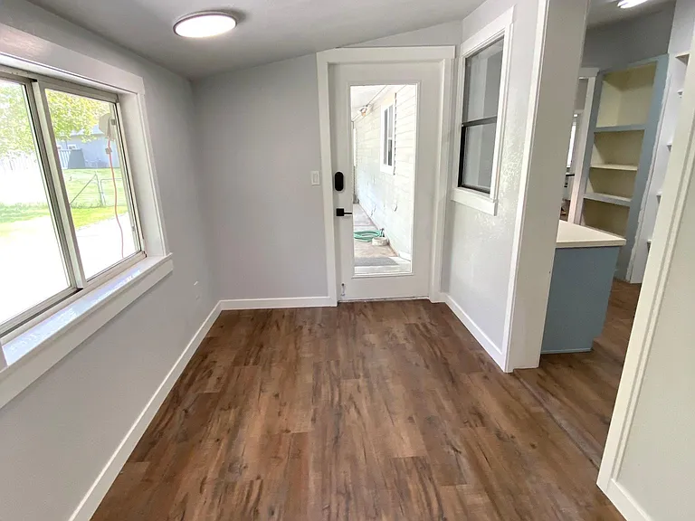 690 S Park Ave — Photo 34