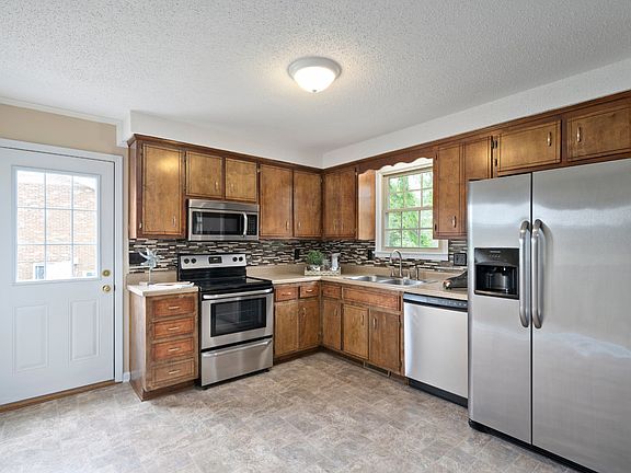 5th image of 810 Prescott Dr