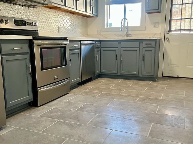 720 N 9th Ave — Photo 8