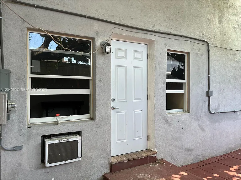 820 SW 31st Ave #S — Photo 8