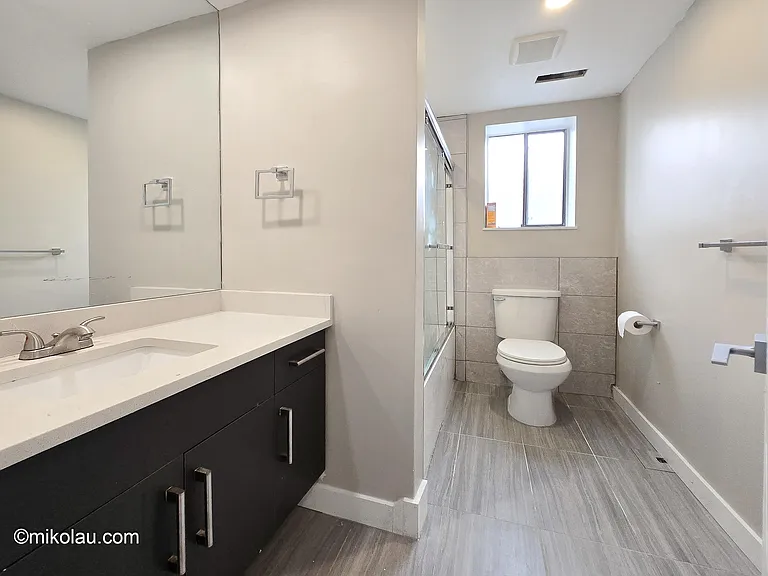 791X Wedgewood St — Photo 3