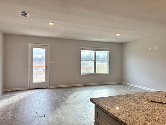 5th image of 3510 Hawthorn Way