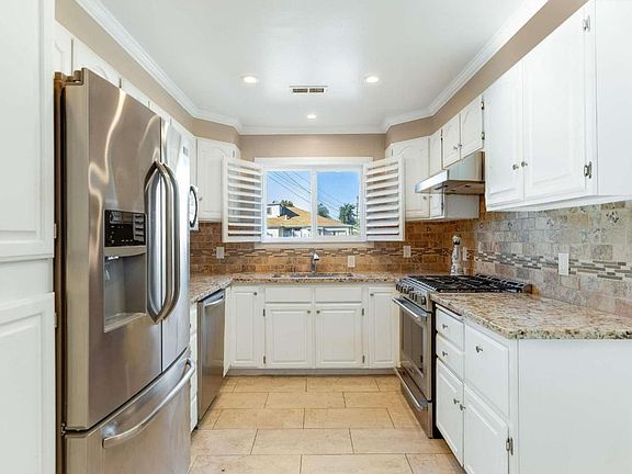 5th image of 311 Wisteria Dr