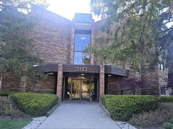 3110 Pheasant Creek Dr APT 304, Northbrook, IL 60062