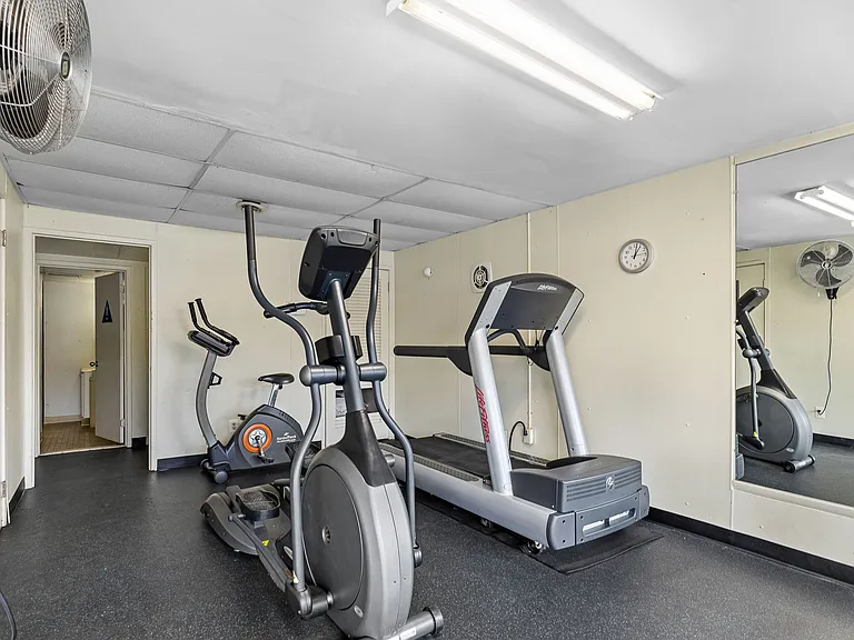 2618 Redcoat Dr #1B — Photo 21
