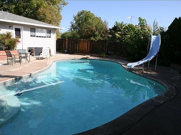 4th image of 2147 Carol Ln