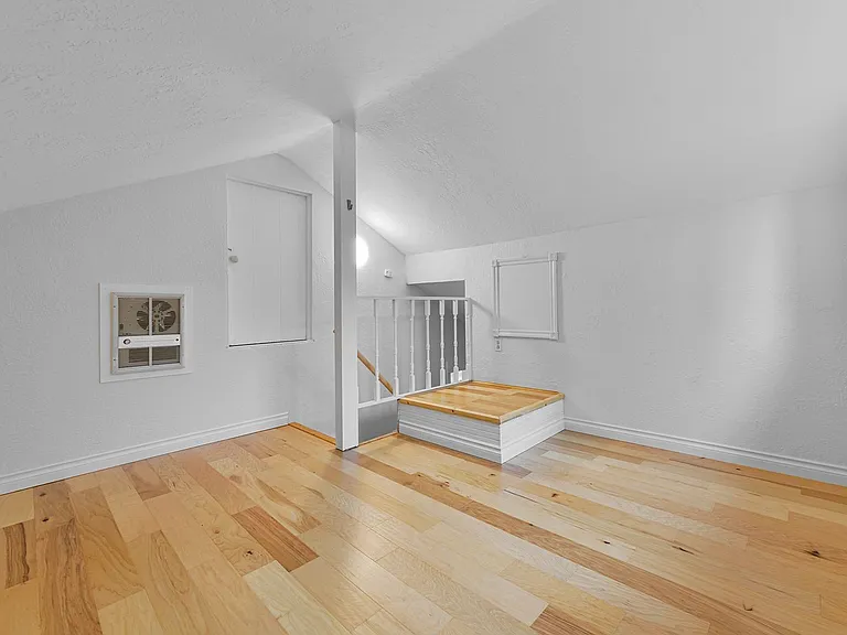 8431 S 117th St — Photo 14