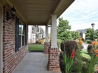 1989 Trinity Mill Dr — Photo 2