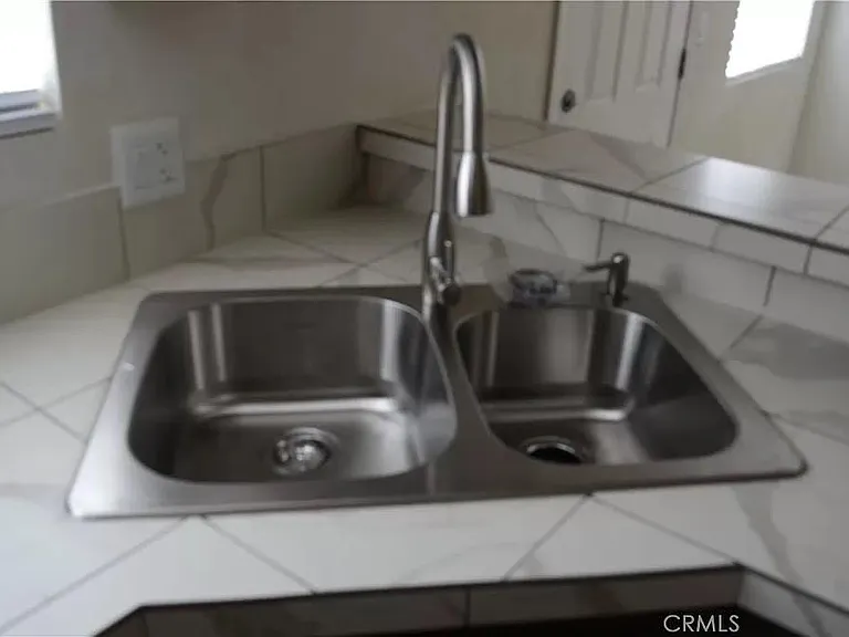 228 E Hutchison St #1-3 — Photo 12