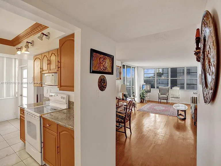 18051 Biscayne Blvd #304 — Photo 11