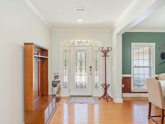 5th image of 19 Lanman Rd