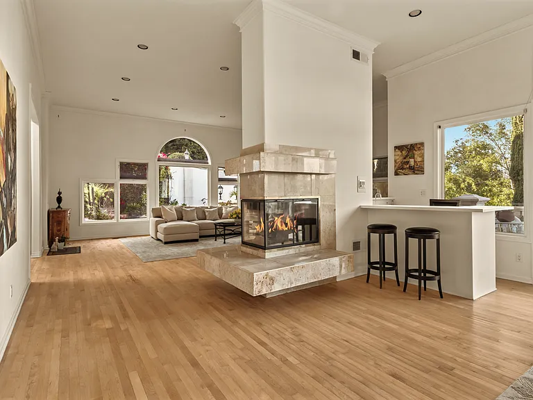 3780 Multiview Dr — Photo 13