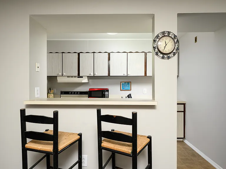 Heritage Court Apartments — Photo 13
