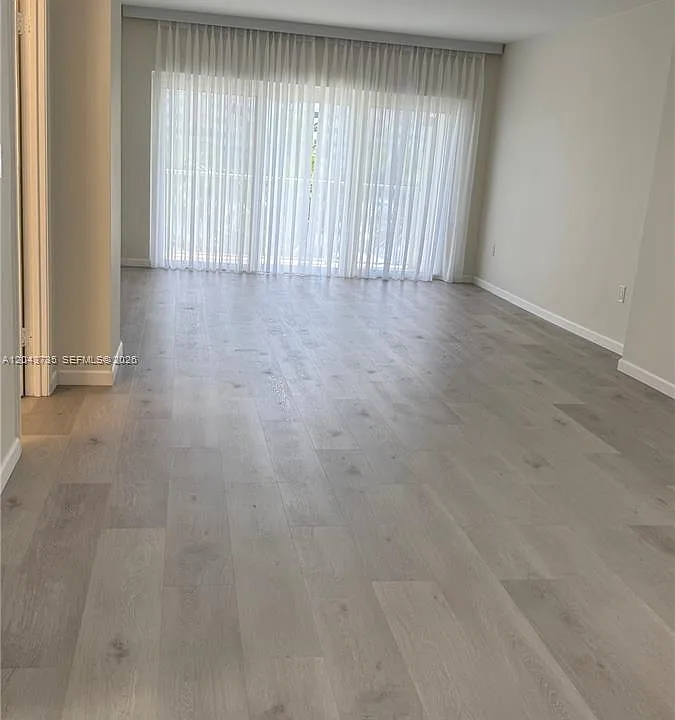 300 Bayview Dr #211