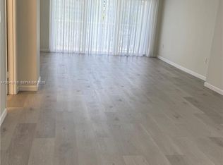 300 Bayview Dr APT 211, Sunny Isles Beach, FL 33160