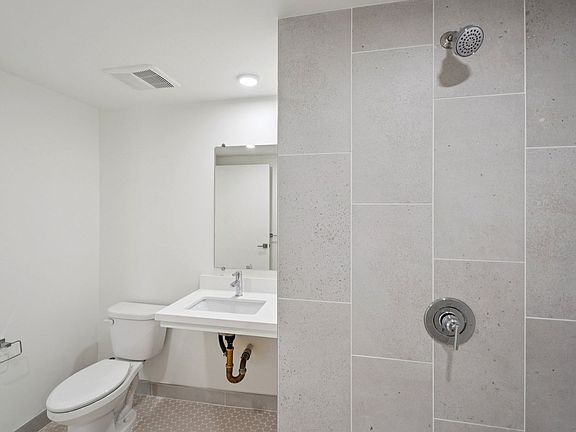 3rd image of 7050 Hawthorn Ave #3