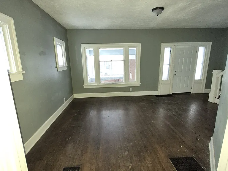 565 Garfield Pl — Photo 4