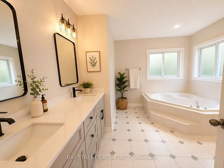 1054 Chateau Ct — Photo 23
