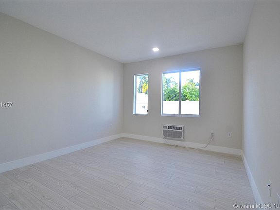 4th image of 6918 Bay Dr APT 10