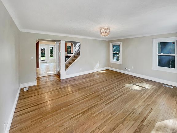 3rd image of 2060 Giesmann St