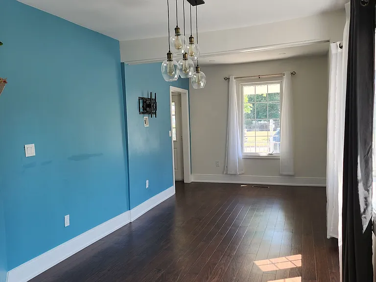 206 Caradoc St S — Photo 8
