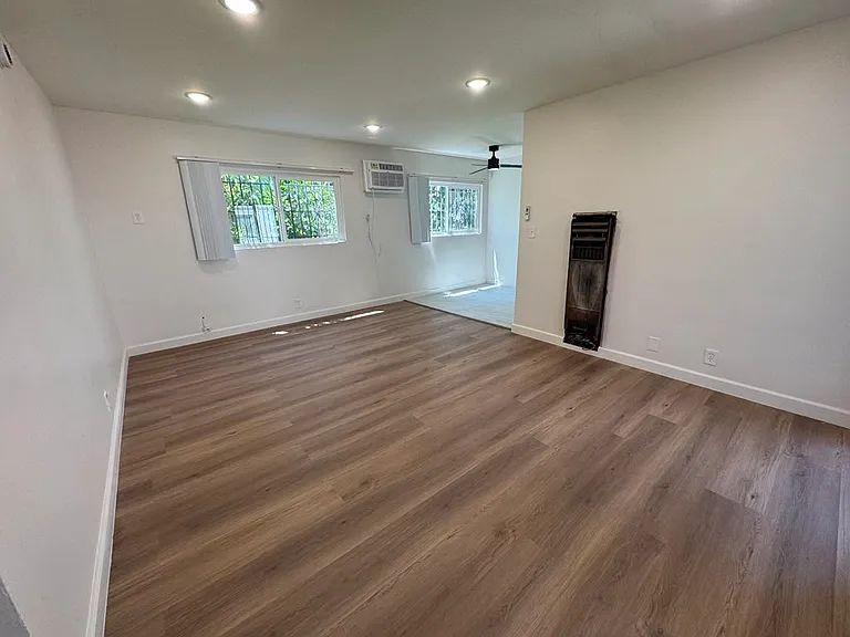 1265 N Saint Andrews Pl #4 — Photo 6