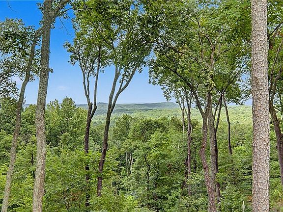 4th image of 851 Skyline Dr