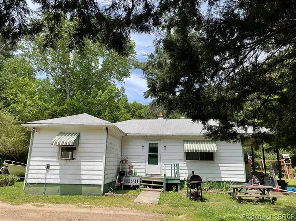 711 Cricket Hill Rd, Hudgins, VA 23076