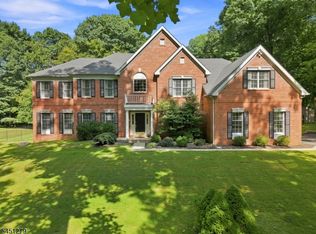 39 Ascot Dr, Washington Twp., NJ 07853
