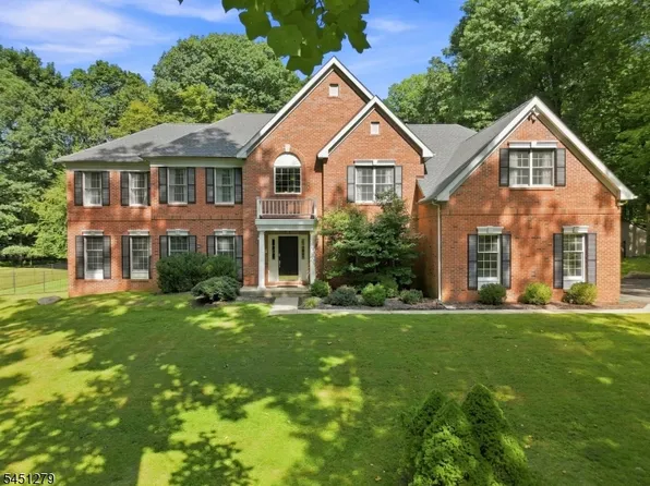 39 Ascot Dr, Washington Twp., NJ 07853