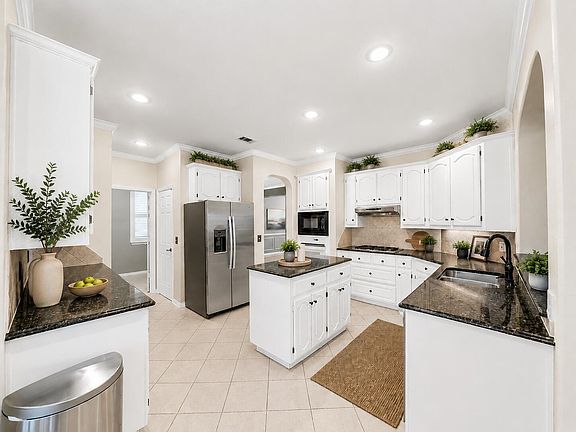 4th image of 7113 Fieldstone Dr