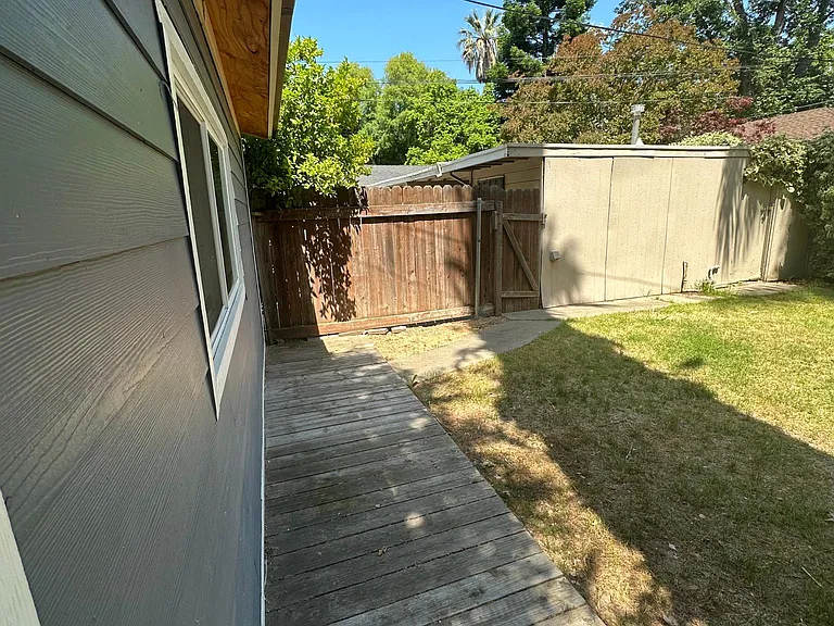 1705 G St #9 — Photo 14