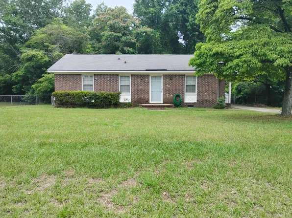 2610 Phoenician Dr, Fayetteville, NC 28306