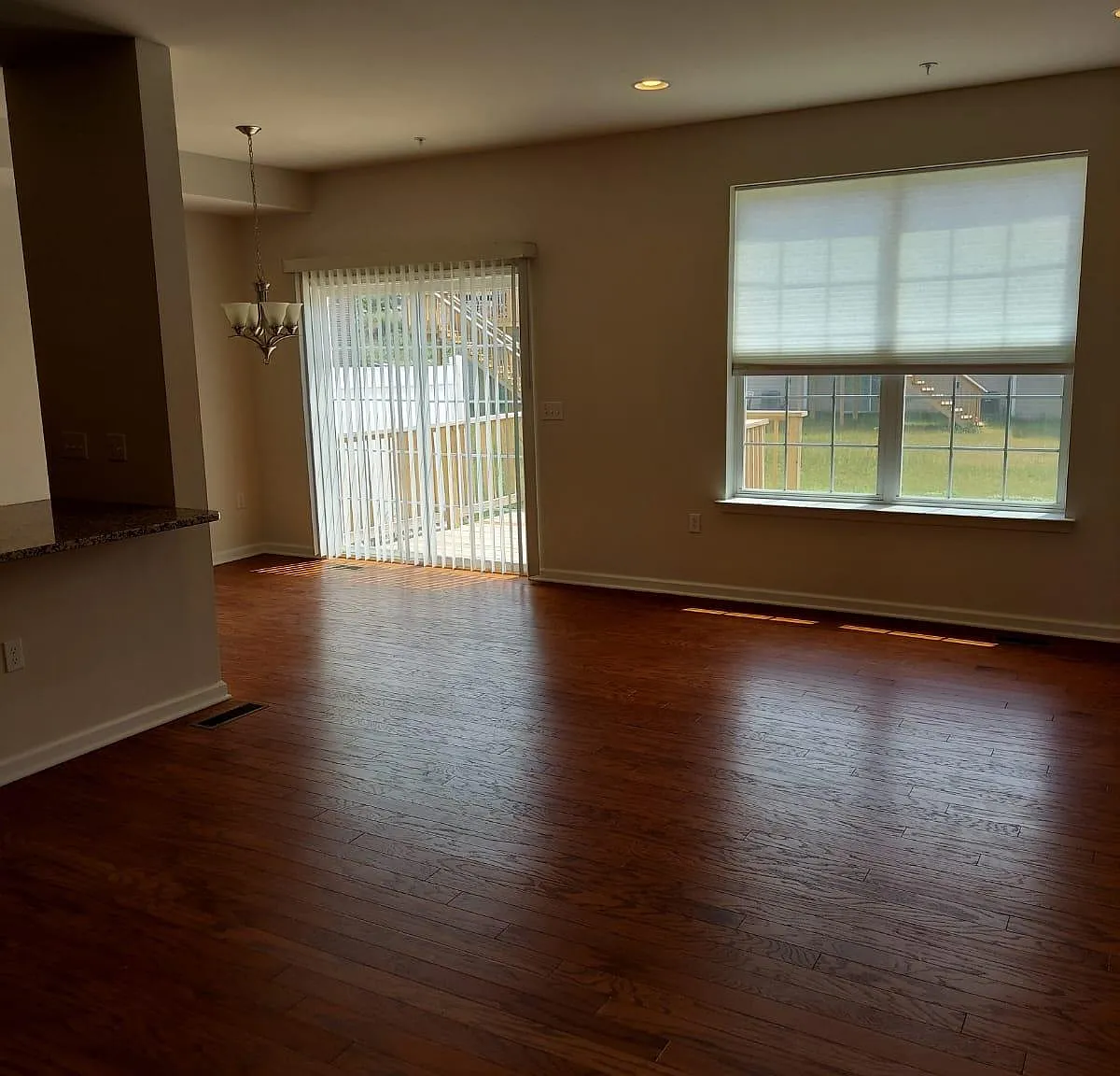 3 bed, 2.5 bath, 1640 sqft, $2,700 — Photo 3