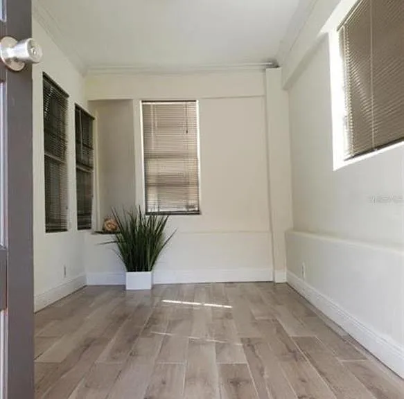 1313 Catherine St — Photo 16