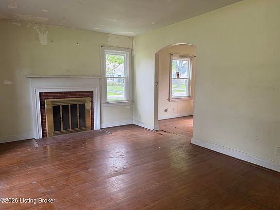 3rd image of 221 Don Allen Rd