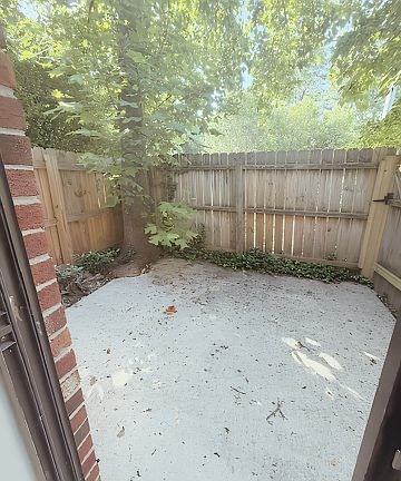 5th image of 105 Briarview Cir