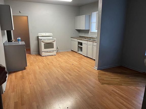 3rd image of 411 Washington St
