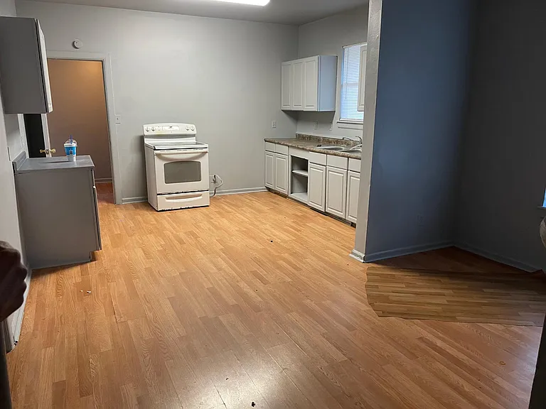 411 Washington St — Photo 3