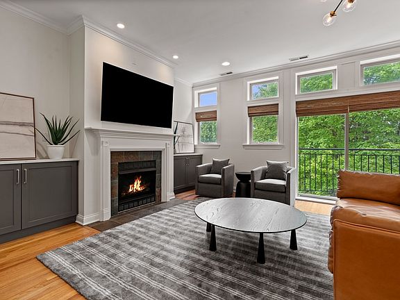4th image of 1929 N Sawyer Ave #2