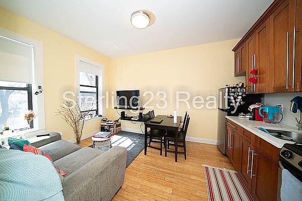 1st image of 2304 Crescent St APT 2B