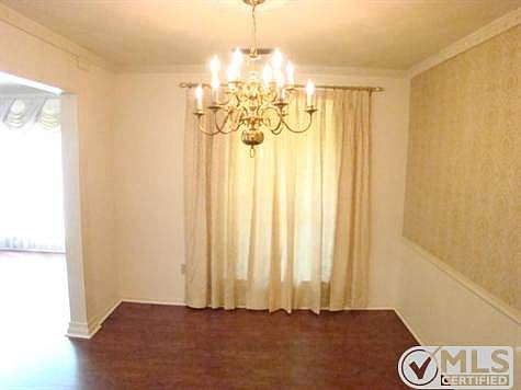 5th image of 318 Glen Oaks Blvd