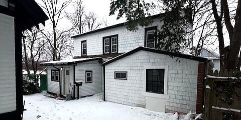 3rd image of 1112 E Colvin St