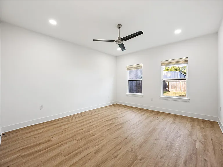 1121 Austin St — Photo 25