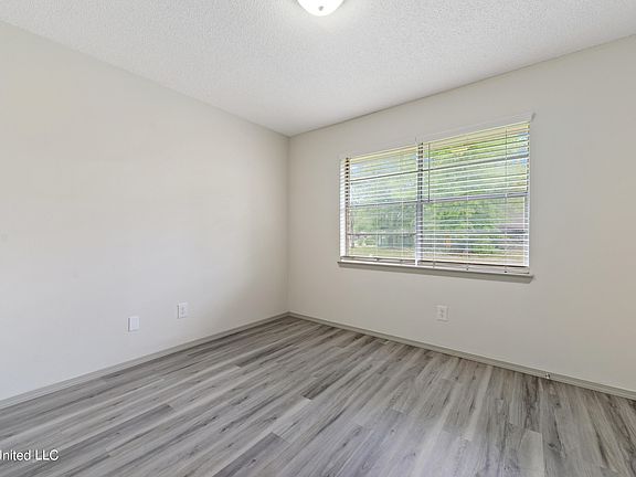 3rd image of 3 Leggett Cir