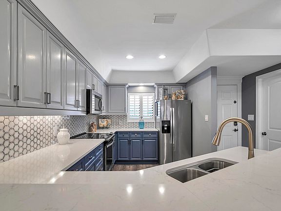 3rd image of 520 Gulf Shore Dr Unit 327