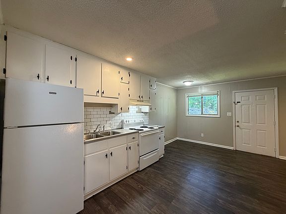 2nd image of 1440 Rolling Rd #1440